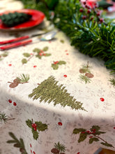 Cargar imagen en el visor de la galería, MANTEL ANTIMANCHAS ACEBO NAVIDAD