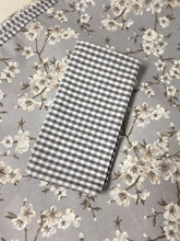 Cargar imagen en el visor de la galería, PACK SERVILLETAS VICHY GRIS
